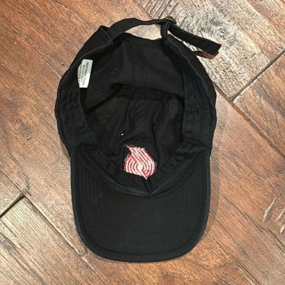 PORTLAND TRAIL BLAZERS Moda Black Cap with Red Logo